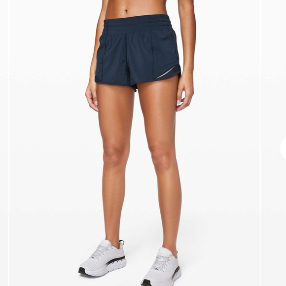 Lululemon Hotty Hot Short 2.5 in - Picture 1 of 12